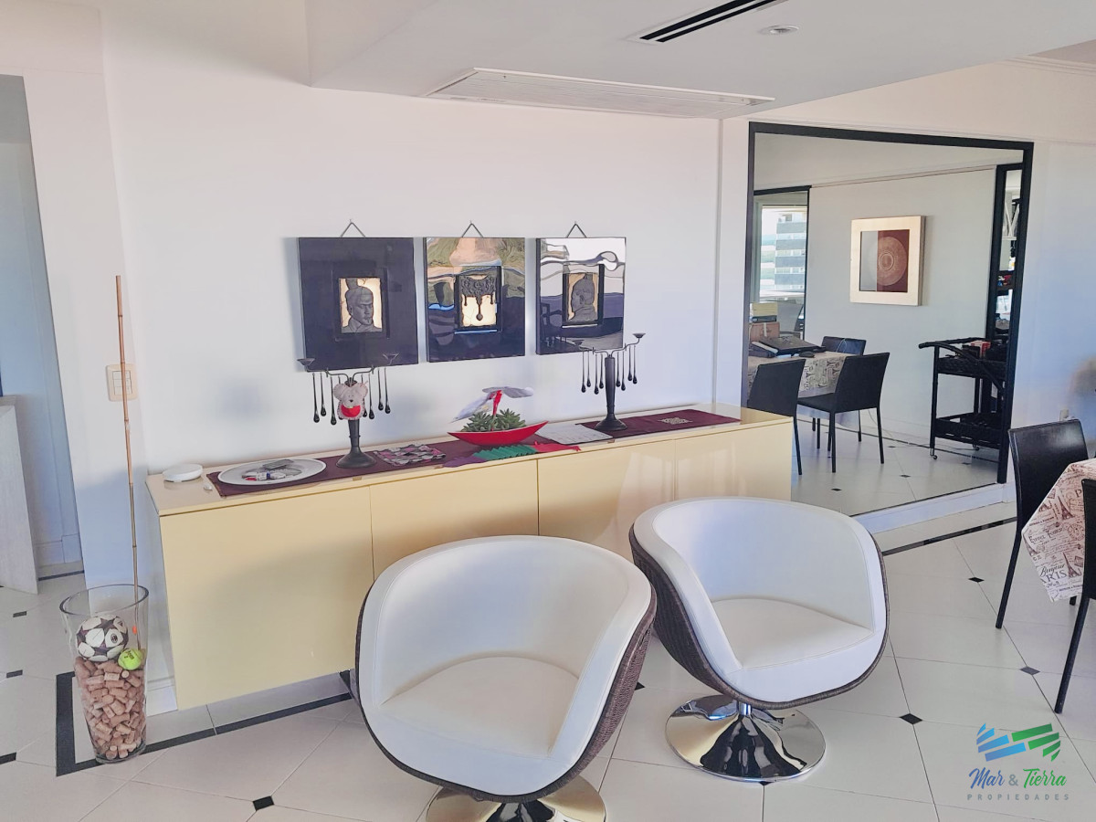 Apartamento ID.5322 - Maravilloso departamento penthouse de 4 suites con barbacoa propia sobre Playa Brava, Punta del Este