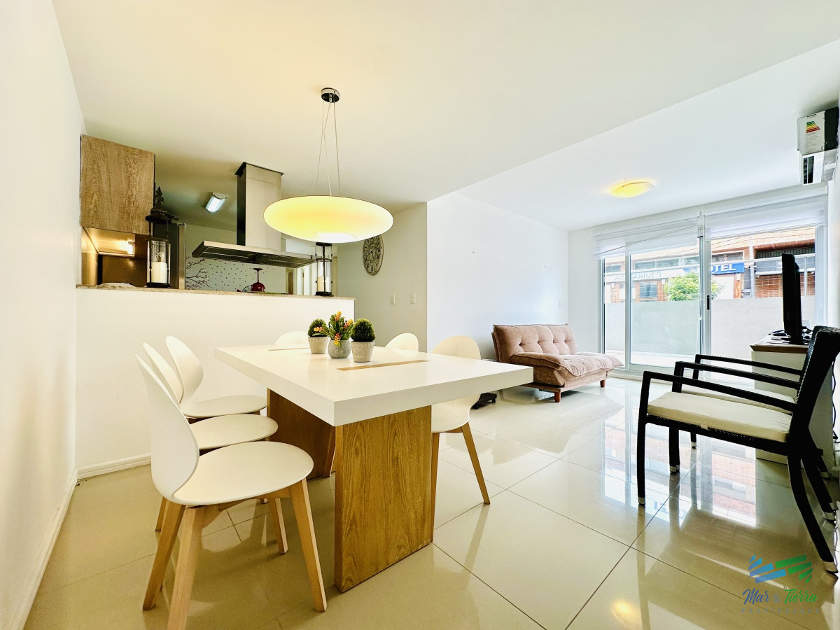 Apartamento ID.5042 - Venta y alquiler temporario de apartamento de 2 dormitorios con 2 baños a pasos del Puerto de Punta del Este