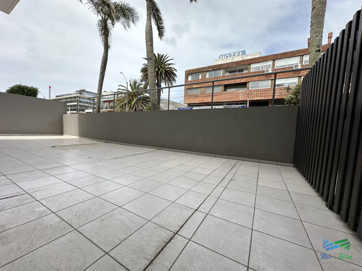 Apartamento ID.5042 - Venta y alquiler temporario de apartamento de 2 dormitorios con 2 baños a pasos del Puerto de Punta del Este