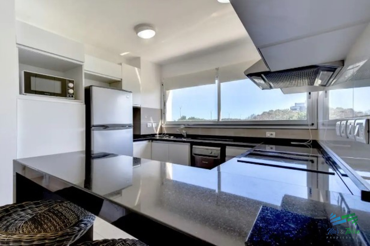 Apartamento ID.5595 - En venta Apartamento de 3 Dormitorios en Primera Linea Playa Brava, Rincon del Indio, Punta del Este