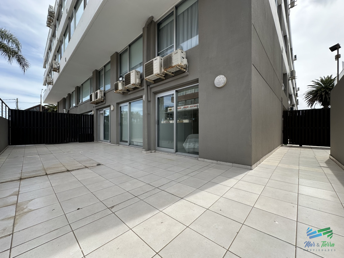 Apartamento ID.5042 - Venta y alquiler temporario de apartamento de 2 dormitorios con 2 baños a pasos del Puerto de Punta del Este