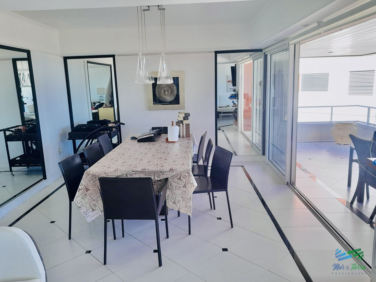 Apartamento ID.5322 - Maravilloso departamento penthouse de 4 suites con barbacoa propia sobre Playa Brava, Punta del Este