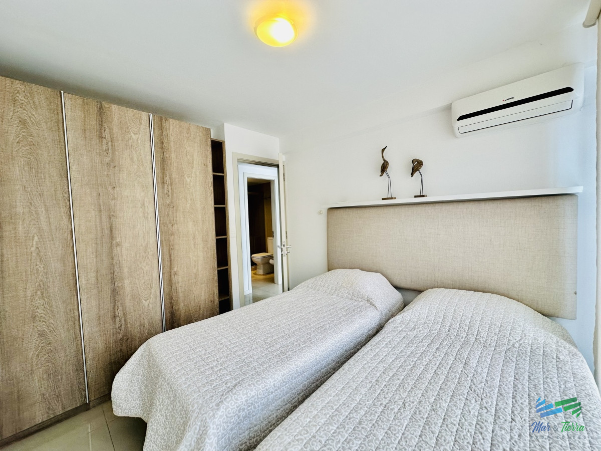Apartamento ID.5042 - Venta y alquiler temporario de apartamento de 2 dormitorios con 2 baños a pasos del Puerto de Punta del Este