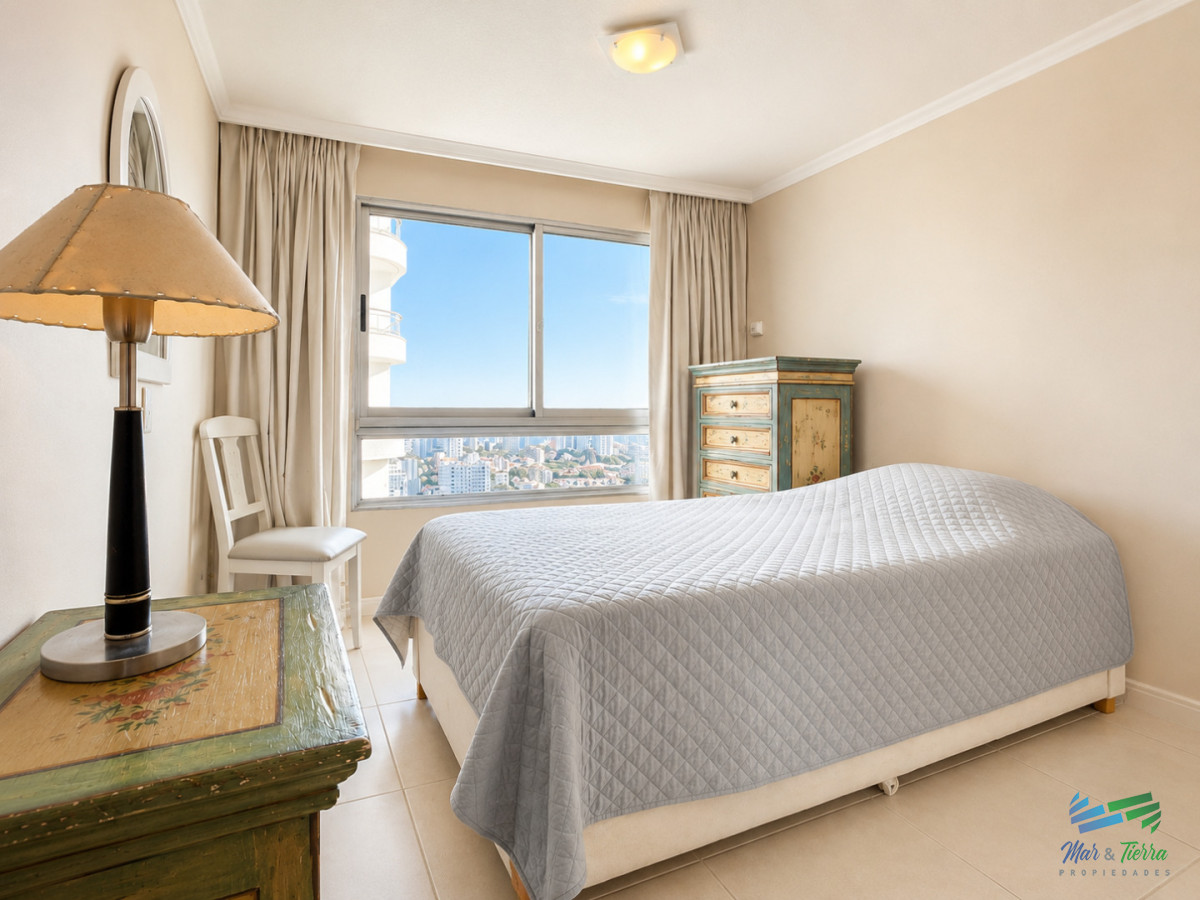 Apartamento ID.5819 - En venta apartamento 3 dormitorios con  muy buenos servicios, Roosevelt, Punta del Este.