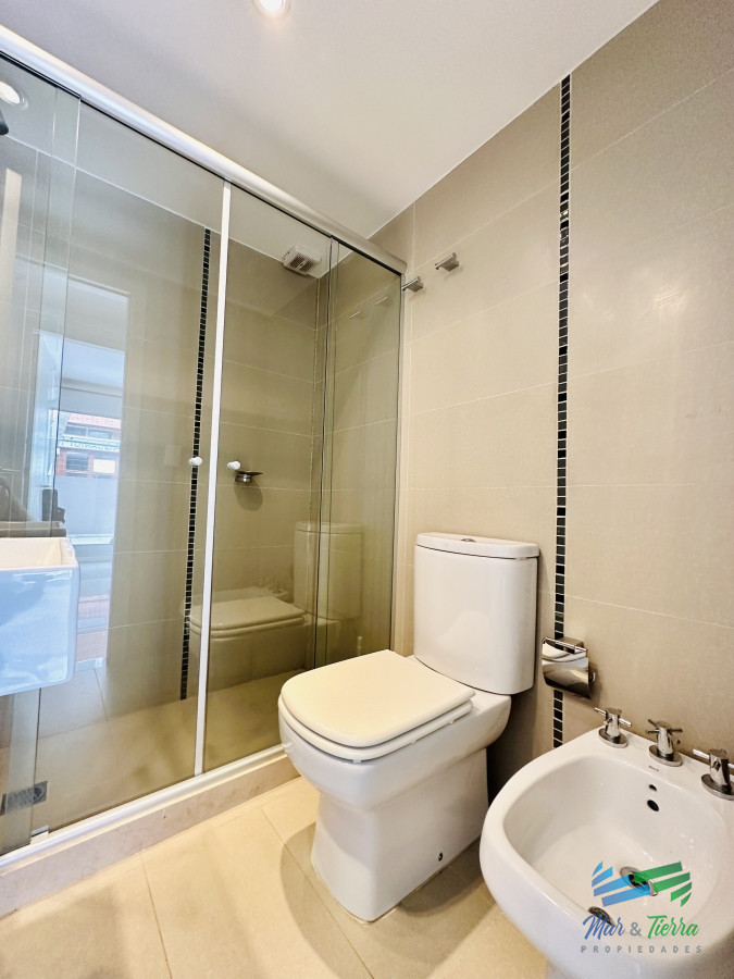 Apartamento ID.5042 - Venta y alquiler temporario de apartamento de 2 dormitorios con 2 baños a pasos del Puerto de Punta del Este