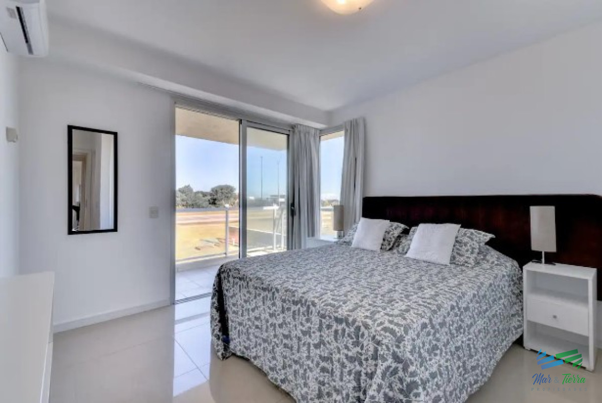 Apartamento ID.5595 - En venta Apartamento de 3 Dormitorios en Primera Linea Playa Brava, Rincon del Indio, Punta del Este