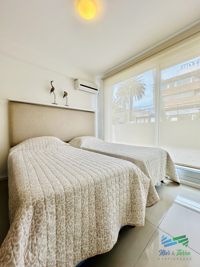 Apartamento ID.5042 - Venta y alquiler temporario de apartamento de 2 dormitorios con 2 baños a pasos del Puerto de Punta del Este