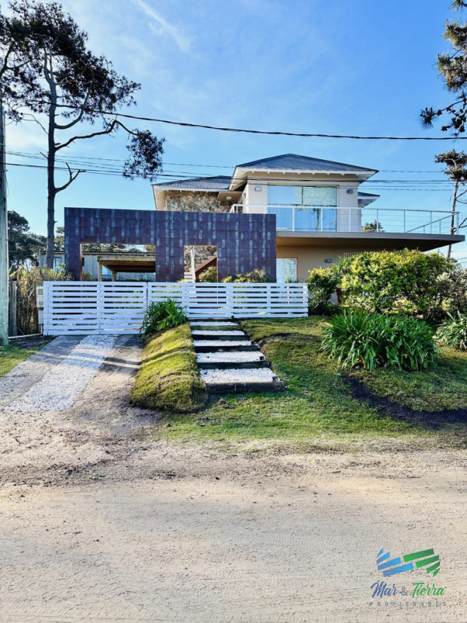 Casa ID.5223 - Excelente Casa de 6 Dormitorios y Piscina en Montoya, La Barra