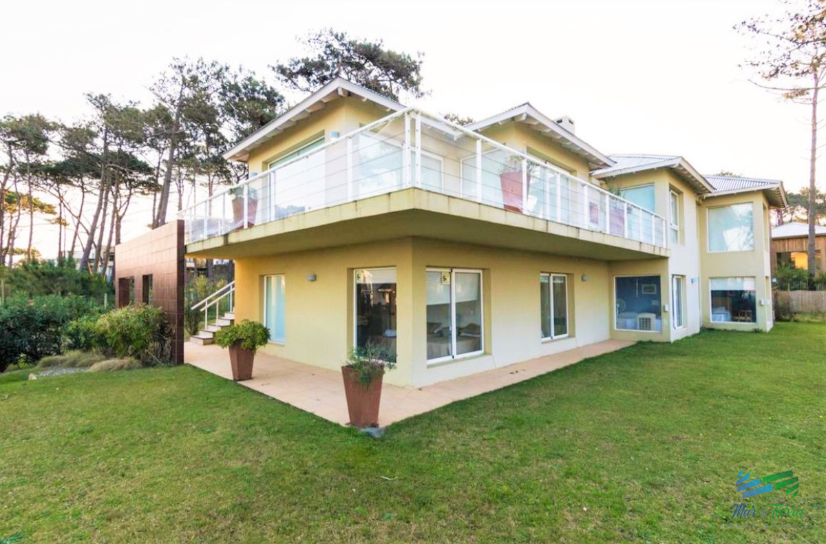 Casa ID.5223 - Excelente Casa de 6 Dormitorios y Piscina en Montoya, La Barra
