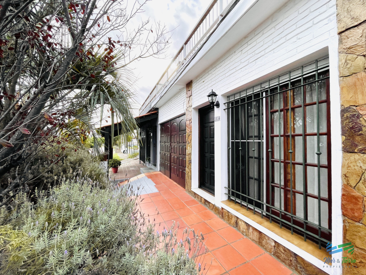 Casa ID.5233 - En Venta! Casa PH de 3 Dormitorios, Parrillero y Garage, en Maldonado, cerca de todo