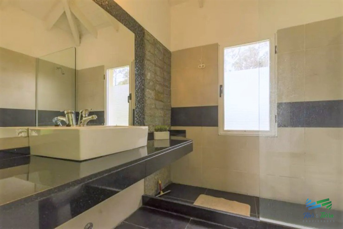 Casa ID.5223 - Excelente Casa de 6 Dormitorios y Piscina en Montoya, La Barra