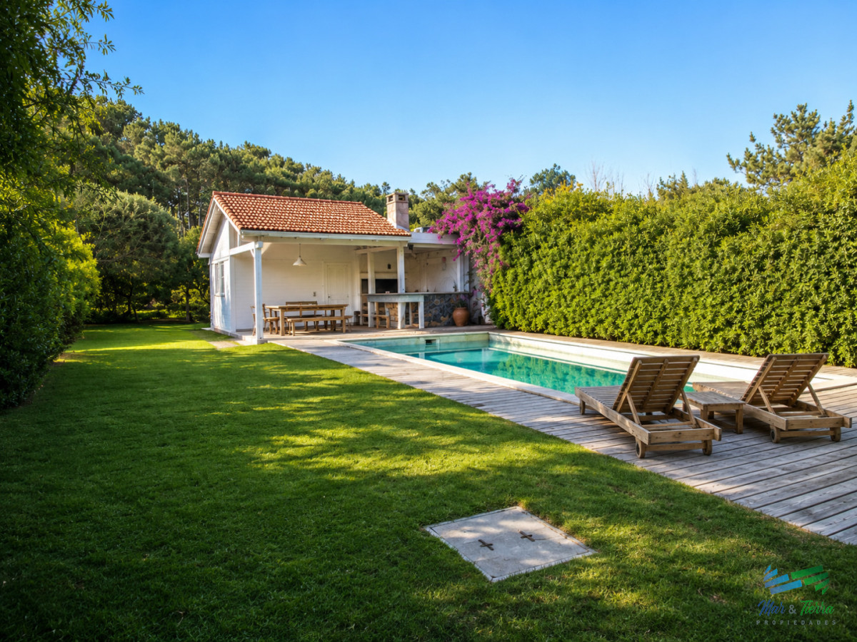 Casa ID.5225 - En venta Casa de 4 Dormitorios con Piscina en Montoya, La Barra