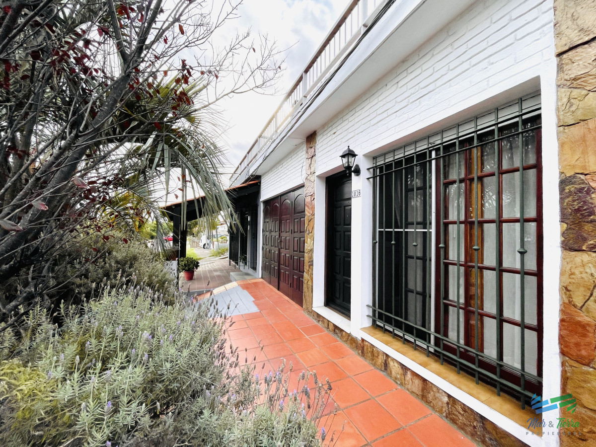 Casa ID.5233 - En Venta! Casa PH de 3 Dormitorios, Parrillero y Garage, en Maldonado, cerca de todo