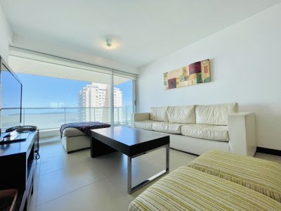 Apartamento de 2 Dormitorios, Vista al Mar y Parrillero en Playa Mansa, Venta - Ref : EQP5636