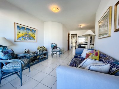 Penthouse de 3 Dormitorios y Parrillero a metros de Playa Mansa, Venta Punta del Este - Ref : EQP5047