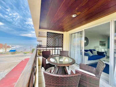 Apartamento de 2 Dormitorios en Península a Pocos Metros de Playa Brava - Venta - Ref : EQP4646