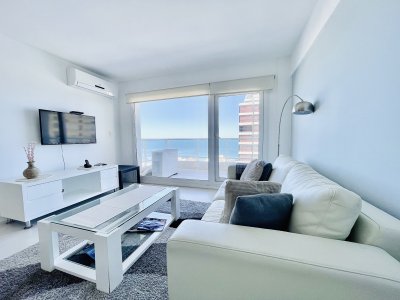 Excelente Apartamento de 2 Dormitorios con Vista al Mar, Península - Ref : EQP4607