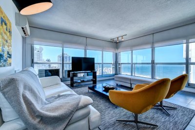 Excelente Apartamento de 2 Dormitorios con Vista al Mar - Punta del Este - Ref : EQP3455