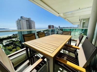 Alquiler temporario de apartamento de dos dormitorios con dos baños y barbacoa americana en Playa Mansa - Ref : EQP6884