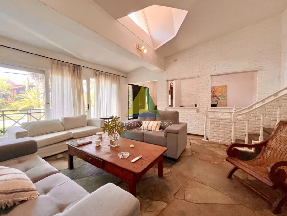 Cómoda Casa de 5 Dormitorios, Parrillero y Gran Jardín en San Rafael, Punta del Este - Ref : EQP8081 - EQU8081C
