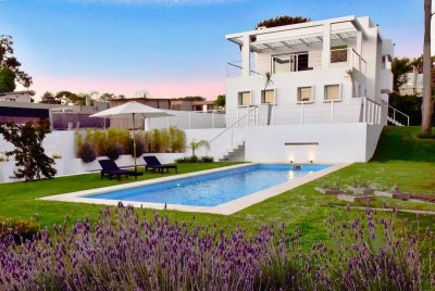 Excelente Casa de 4 Dormitorios y Piscina en Manantiales, Punta del Este - Ref : EQP6910