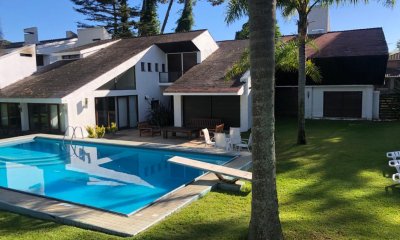 Excelente Casa de 7 Dormitorios, Piscina, Barbacoa y Dependencia en Punta del Este - Ref : EQP6848