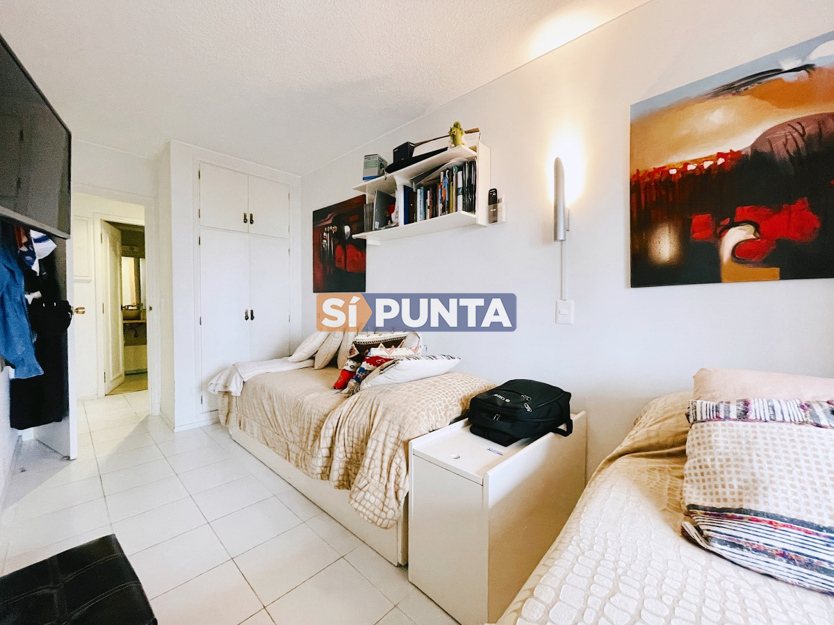 Apartamento ID.1925 - Excelente Apartamento de 2 Dormitorios Frente a Los Dedos, Playa Brava Punta del Este
