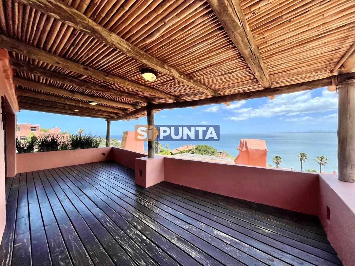 Alquiler temporario de maravillosa casa de cuatro dormitorios más dependencia en Complejo Privado de Punta Ballena - SPT5953A