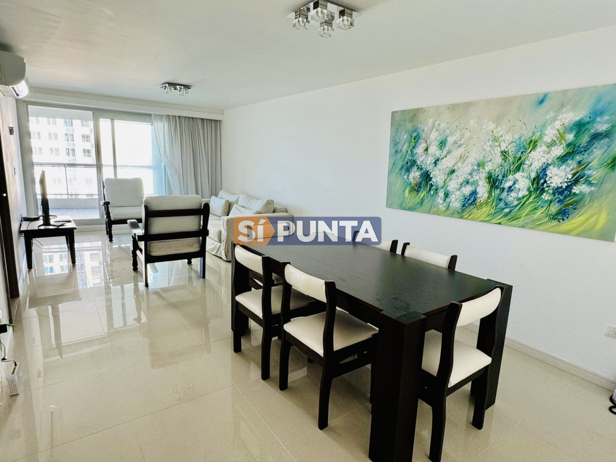 Apartamento en alquiler temporal de 3 dormitorios más dependencia de servicio en Playa Brava - SPT13109A