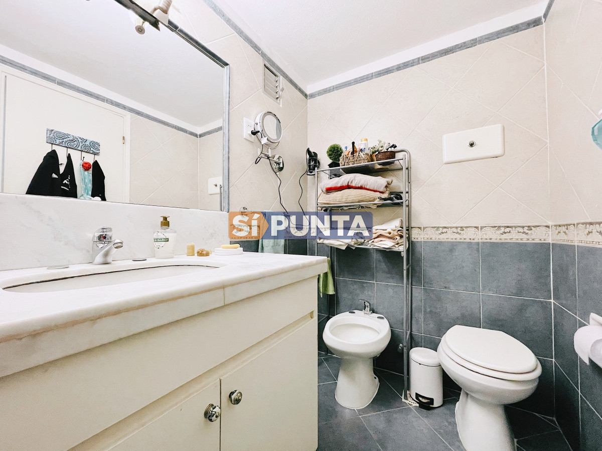Apartamento ID.1925 - Excelente Apartamento de 2 Dormitorios Frente a Los Dedos, Playa Brava Punta del Este