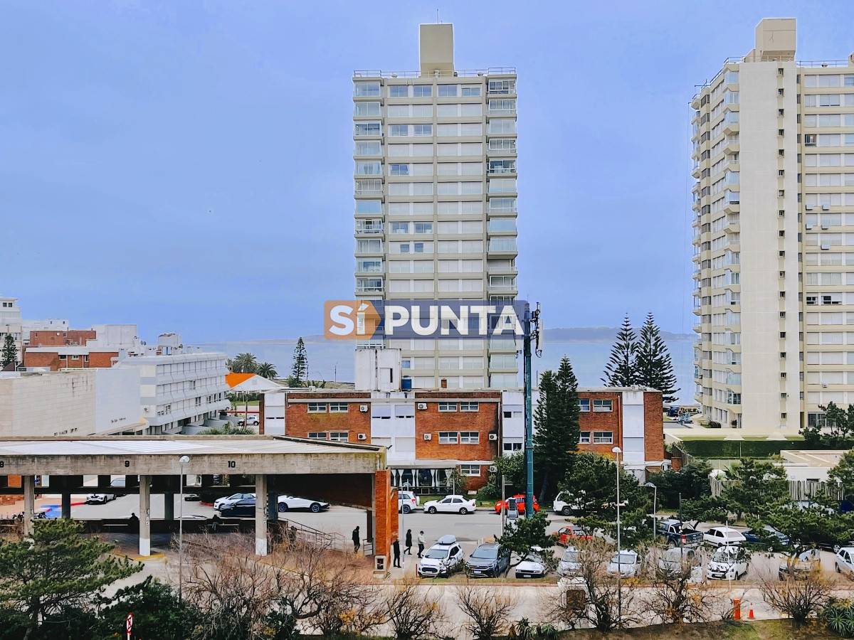 Apartamento ID.1925 - Excelente Apartamento de 2 Dormitorios Frente a Los Dedos, Playa Brava Punta del Este