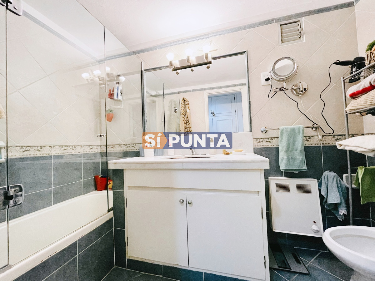 Apartamento ID.1925 - Excelente Apartamento de 2 Dormitorios Frente a Los Dedos, Playa Brava Punta del Este