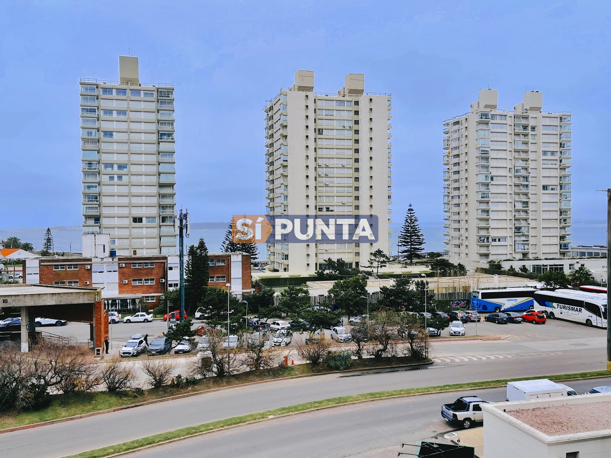 Apartamento ID.1925 - Excelente Apartamento de 2 Dormitorios Frente a Los Dedos, Playa Brava Punta del Este