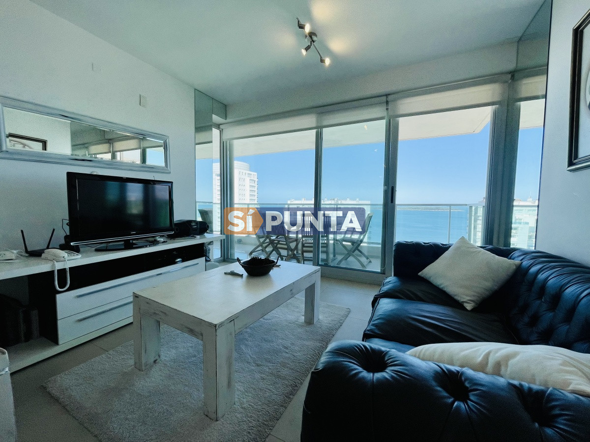 Venta de apartamento de dos dormitorios con dos baños y parrillero a pasos de Playa Mansa, Punta del Este - SPT9285A
