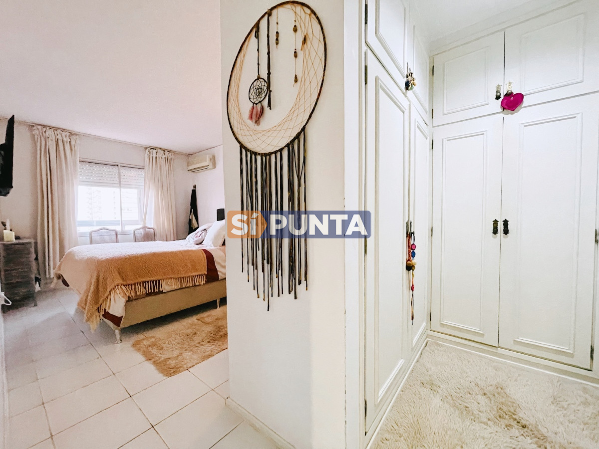 Apartamento ID.1925 - Excelente Apartamento de 2 Dormitorios Frente a Los Dedos, Playa Brava Punta del Este