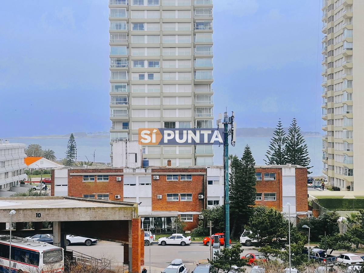 Apartamento ID.1925 - Excelente Apartamento de 2 Dormitorios Frente a Los Dedos, Playa Brava Punta del Este