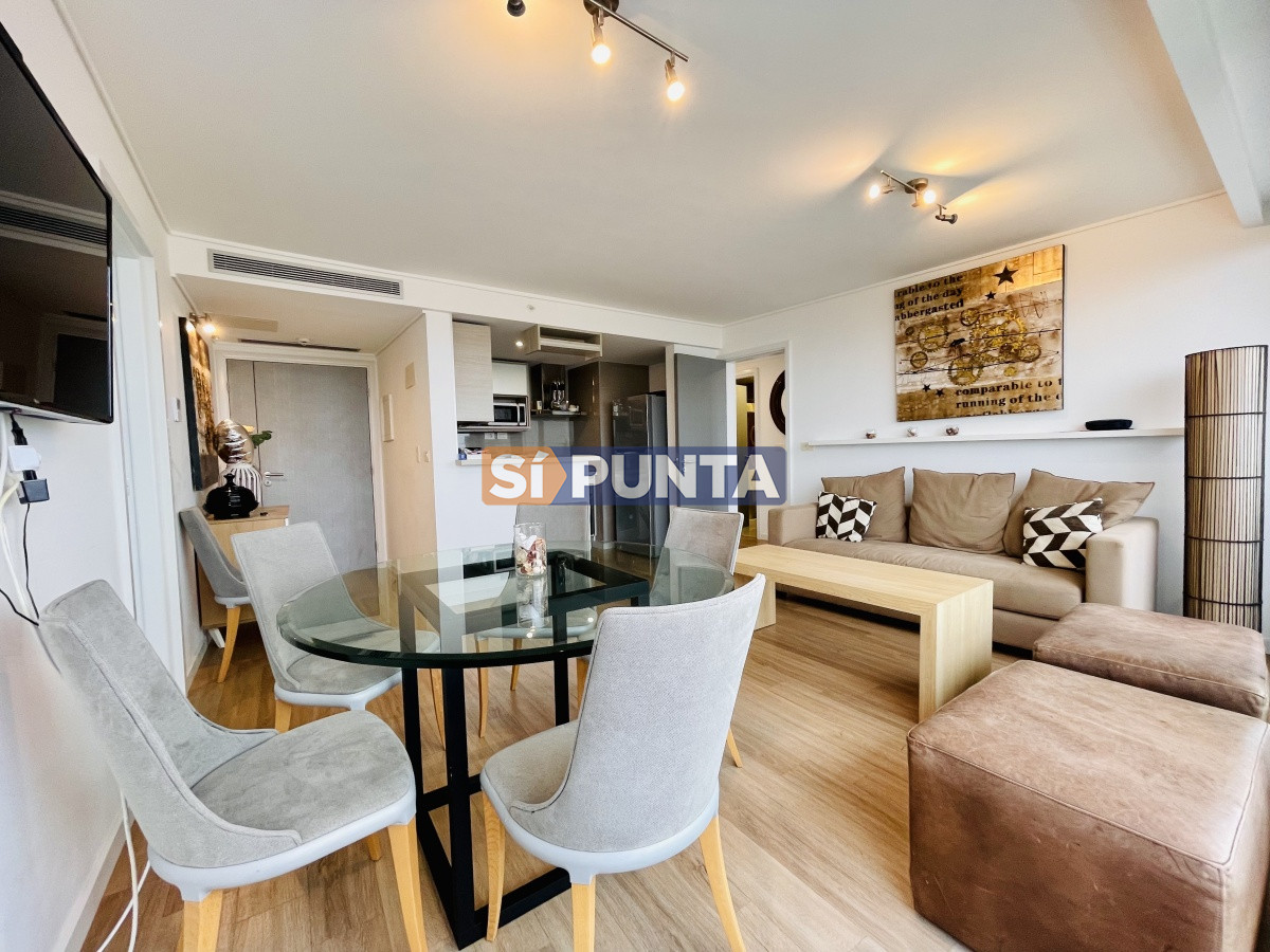 Venta de excelente Apartamento de dos Dormitorios, Playa Mansa - SPT8630A