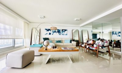 Venta de penthouse con cuatro dormitorios más dependencia de servicio en torre premiun de Playa Brava, Punta del Este