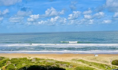 Oportunidad en Venta, Moderno Apartamento de 2 Dormitorios y Dependencia sobre Primera Línea de playa Brava, Le Parc