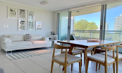 Excelente Apartamento de 2 Dormitorios en Ocean Drive, Punta del Este