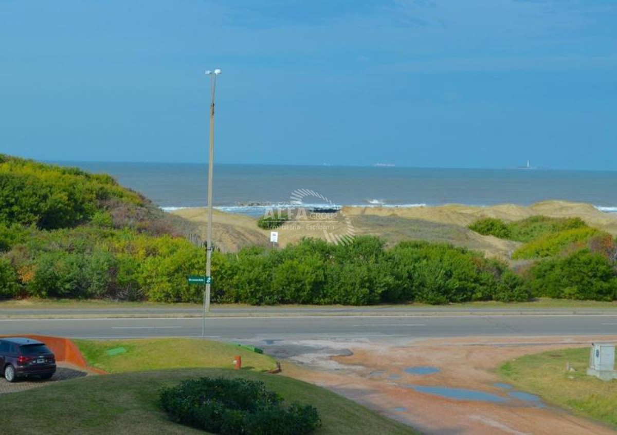 Apartamento en venta en Punta del Este, Playa Brava - ALF4519A