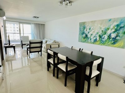 Apartamento en alquiler temporal de 3 dormitorios más dependencia de servicio en Playa Brava