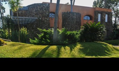 Excelente Casa de 5 Dormitorios, Piscina y Barbacoa en Barrio Privado, Punta del Este