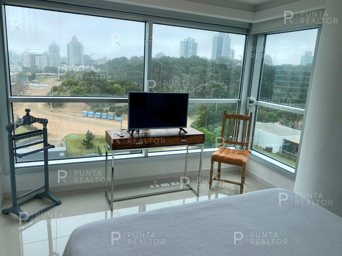Apartamento ID.2413 - Moderno Apartamento de 2 Dormitorios y Dependencia a Pasos de Playa Brava