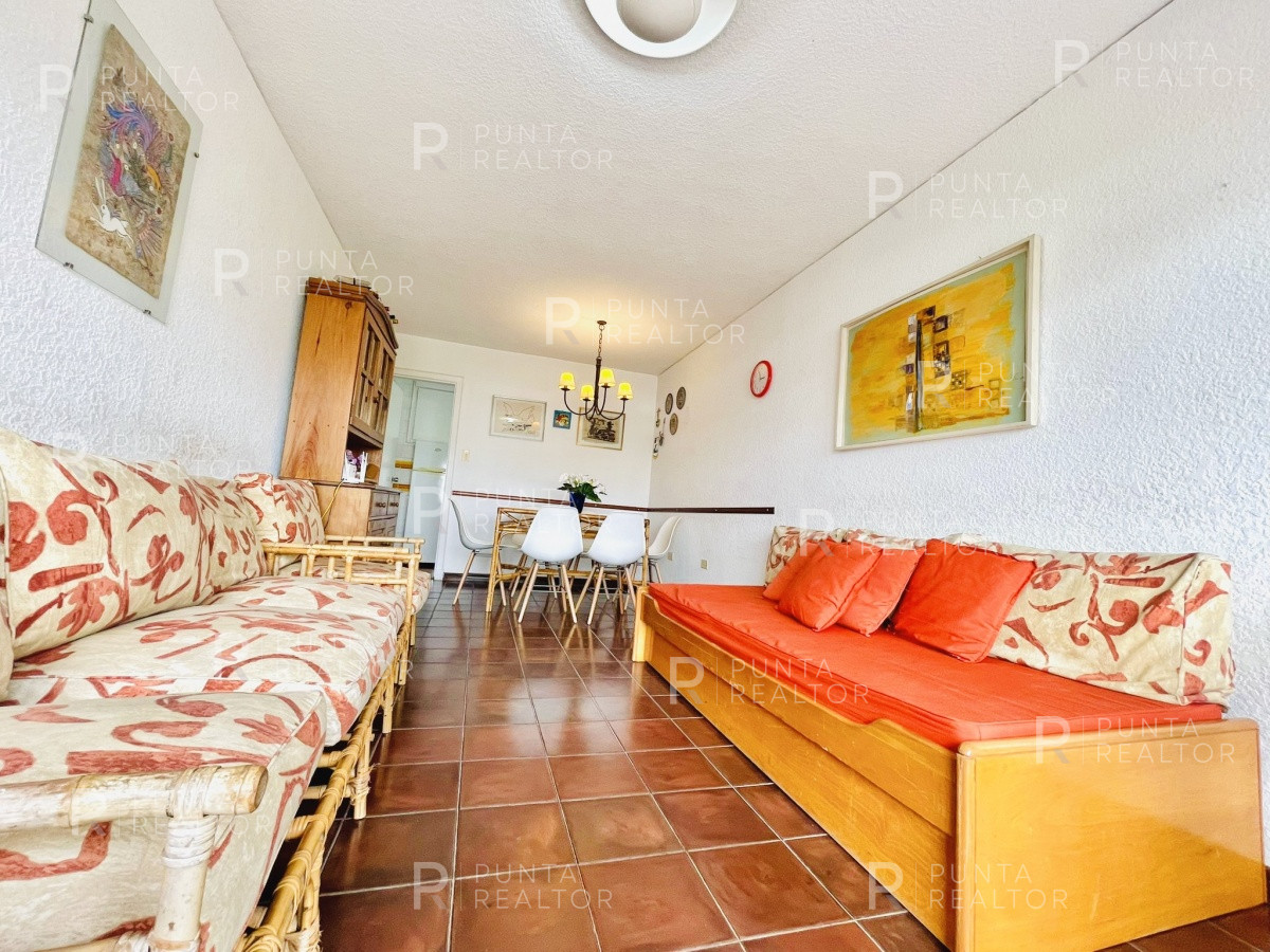 Apartamento ID.1596 - Apartamento de 2 Dormitorios en Aidy Grill a Pocos Metros de Playa Brava - Venta