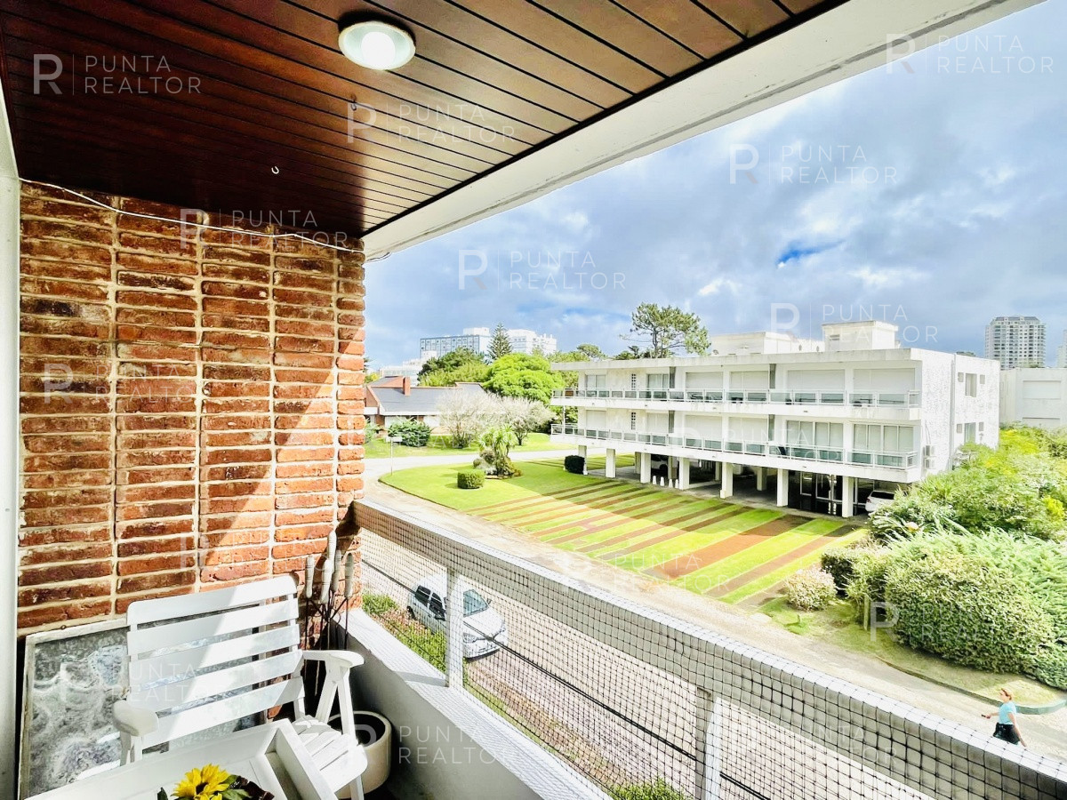 Apartamento ID.1596 - Apartamento de 2 Dormitorios en Aidy Grill a Pocos Metros de Playa Brava - Venta