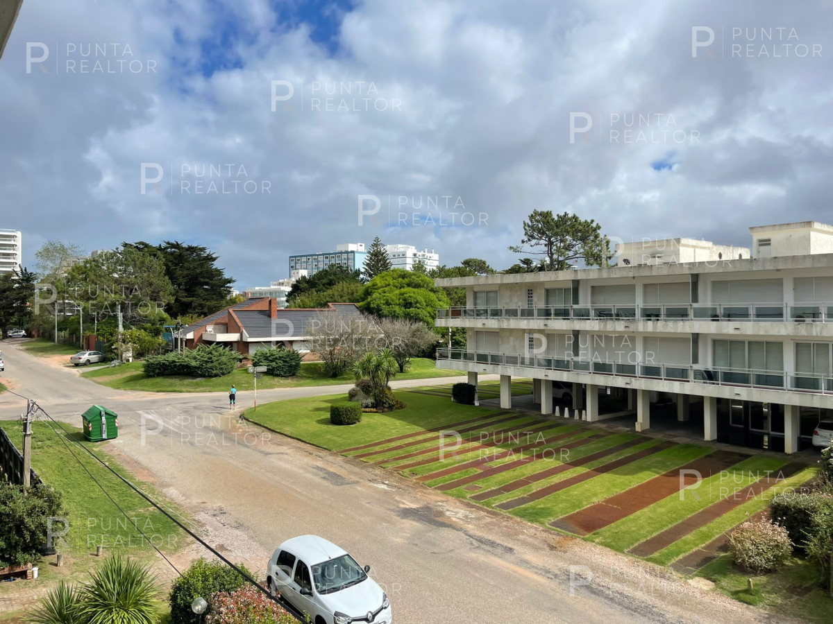 Apartamento ID.1596 - Apartamento de 2 Dormitorios en Aidy Grill a Pocos Metros de Playa Brava - Venta