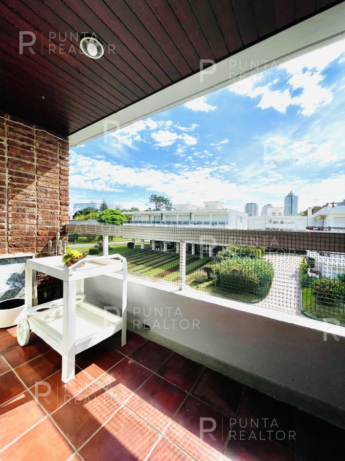 Apartamento ID.1596 - Apartamento de 2 Dormitorios en Aidy Grill a Pocos Metros de Playa Brava - Venta