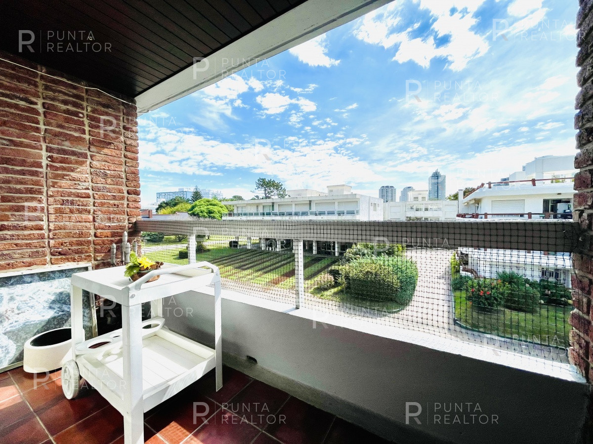 Apartamento ID.1596 - Apartamento de 2 Dormitorios en Aidy Grill a Pocos Metros de Playa Brava - Venta