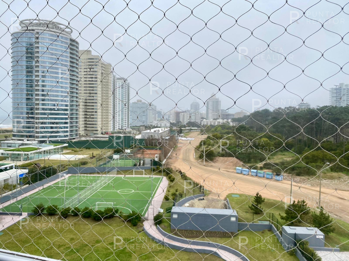 Apartamento ID.2413 - Moderno Apartamento de 2 Dormitorios y Dependencia a Pasos de Playa Brava